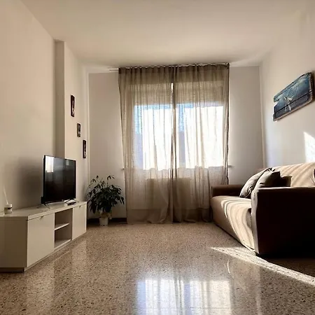 Bright And Cosy Flat Near Large Park - Free Parking Spaces Nearby / Appreciated By Guests / Excellent Location La Spezia