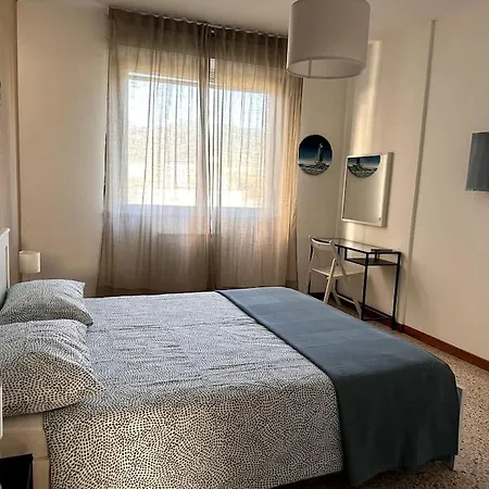 Bright And Cosy Flat Near Large Park - Free Parking Spaces Nearby / Appreciated By Guests / Excellent Location شقة *
